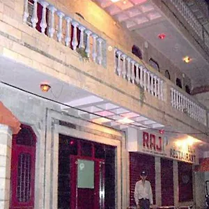 ** Hotel Raj India